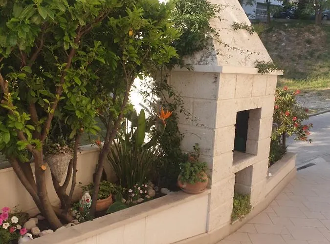 Vujcic Макарська