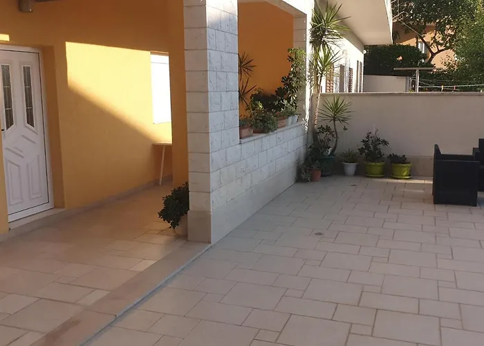 Vujcic Макарська