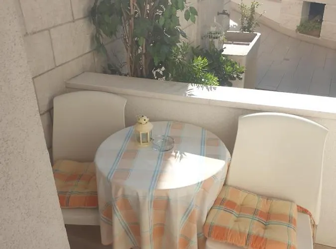 Vujcic Макарська